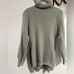 Women's Ribbed Turtleneck Sweater - Green